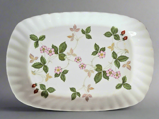 Wedgwood Bone China Wild Strawberry Rectangular Plate Set